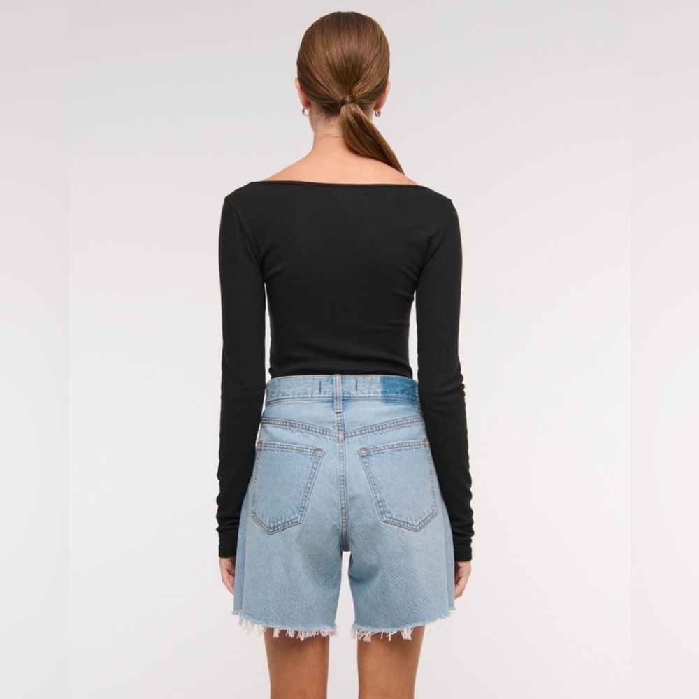 Abercrombie & Fitch High Rise Loose Shorts- Light Wash - Picture 4 of 11